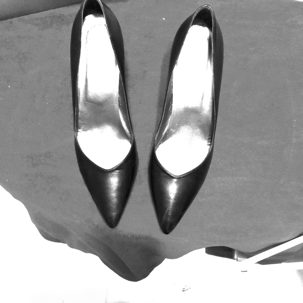 Versani pump with an exceptional heel.  8.5